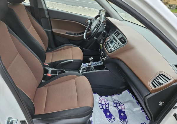Hyundai i20 cena 30900 przebieg: 97545, rok produkcji 2015 z Kożuchów małe 232